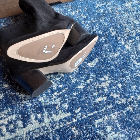 Naturalizer 27 Edit Berkley2 Black Suede Ankle Booties  Size 9.5M - Picture 4 of 6